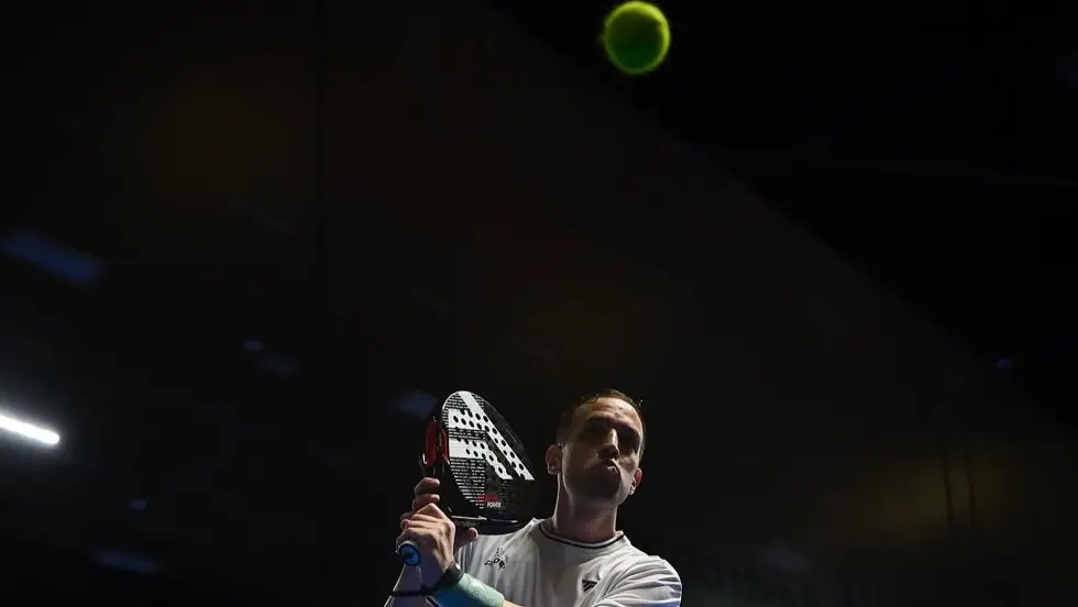 Lucho Capra: „Padel entwickelt sich heute zu einer Sportart, bei der man ohne die nötigen Ressourcen schnell ins Abseits gerät.“