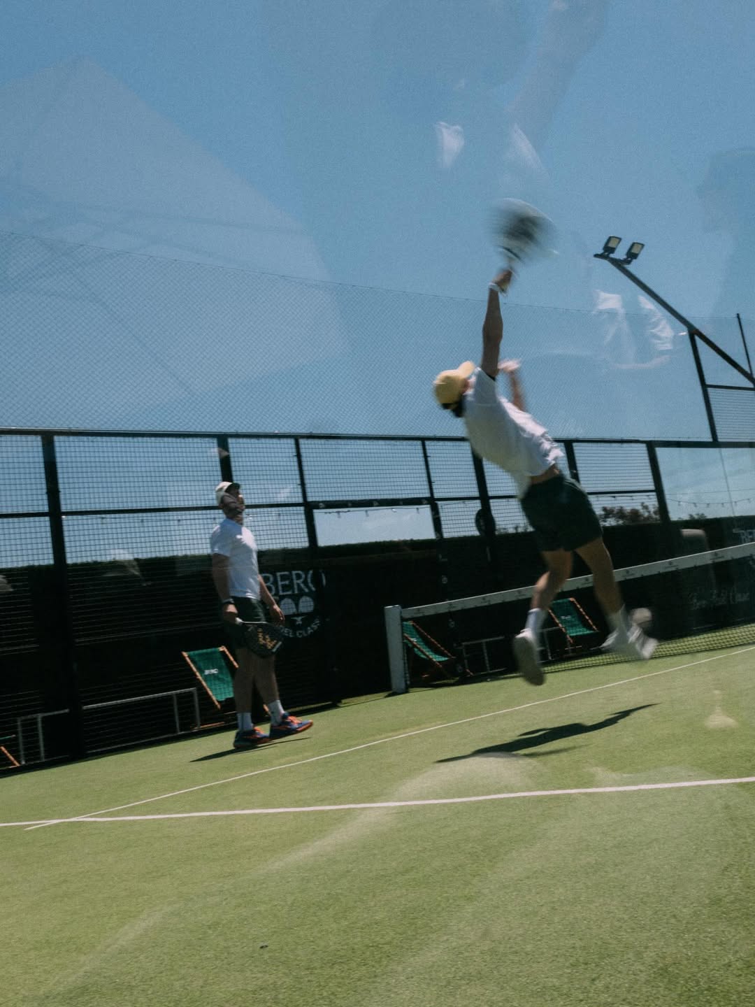 smash Tom Holland Spiderman padel bière