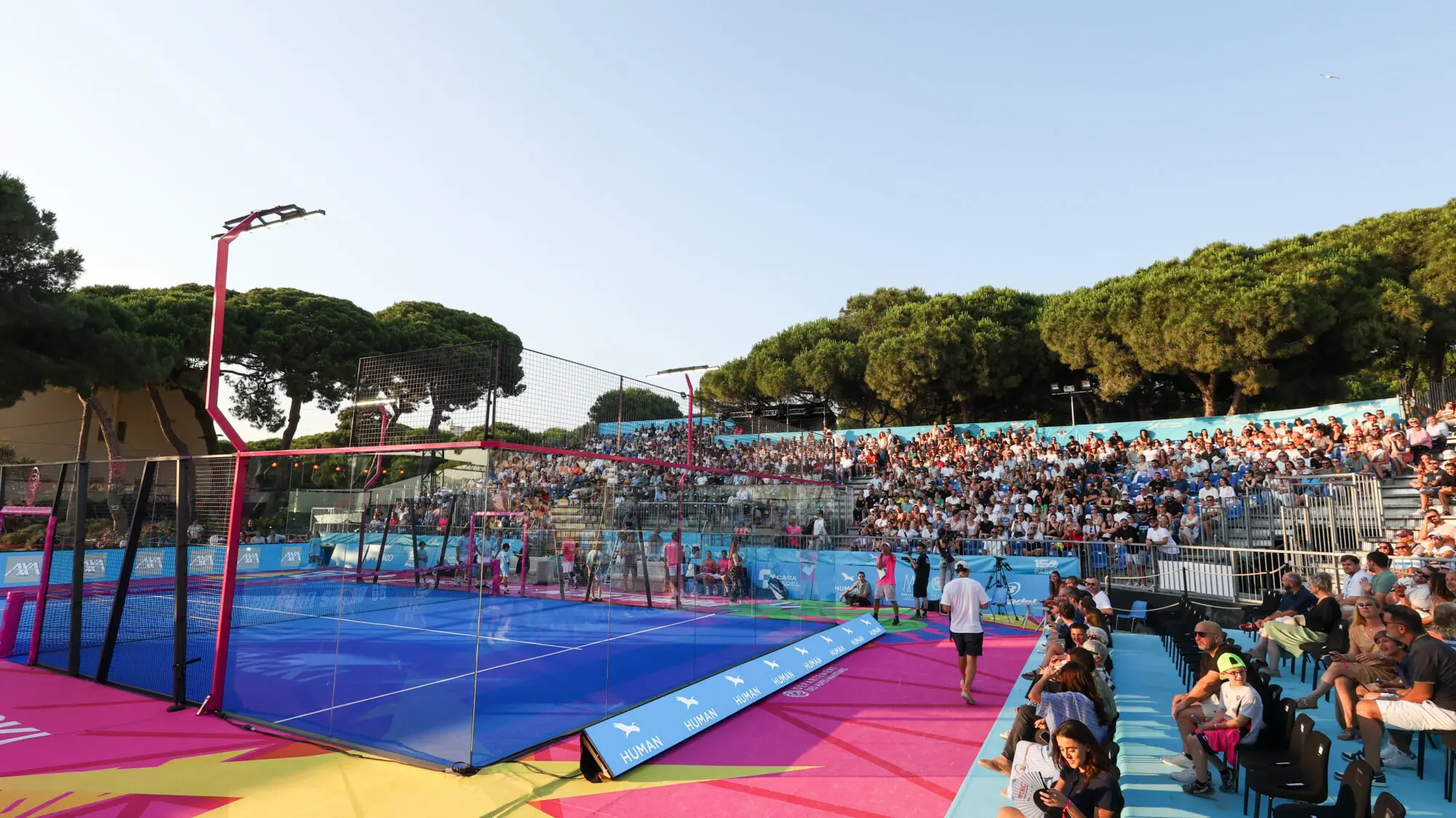 Bullpadel Show 06 : vendredi complet, le public se rue sur l’événement de l’été