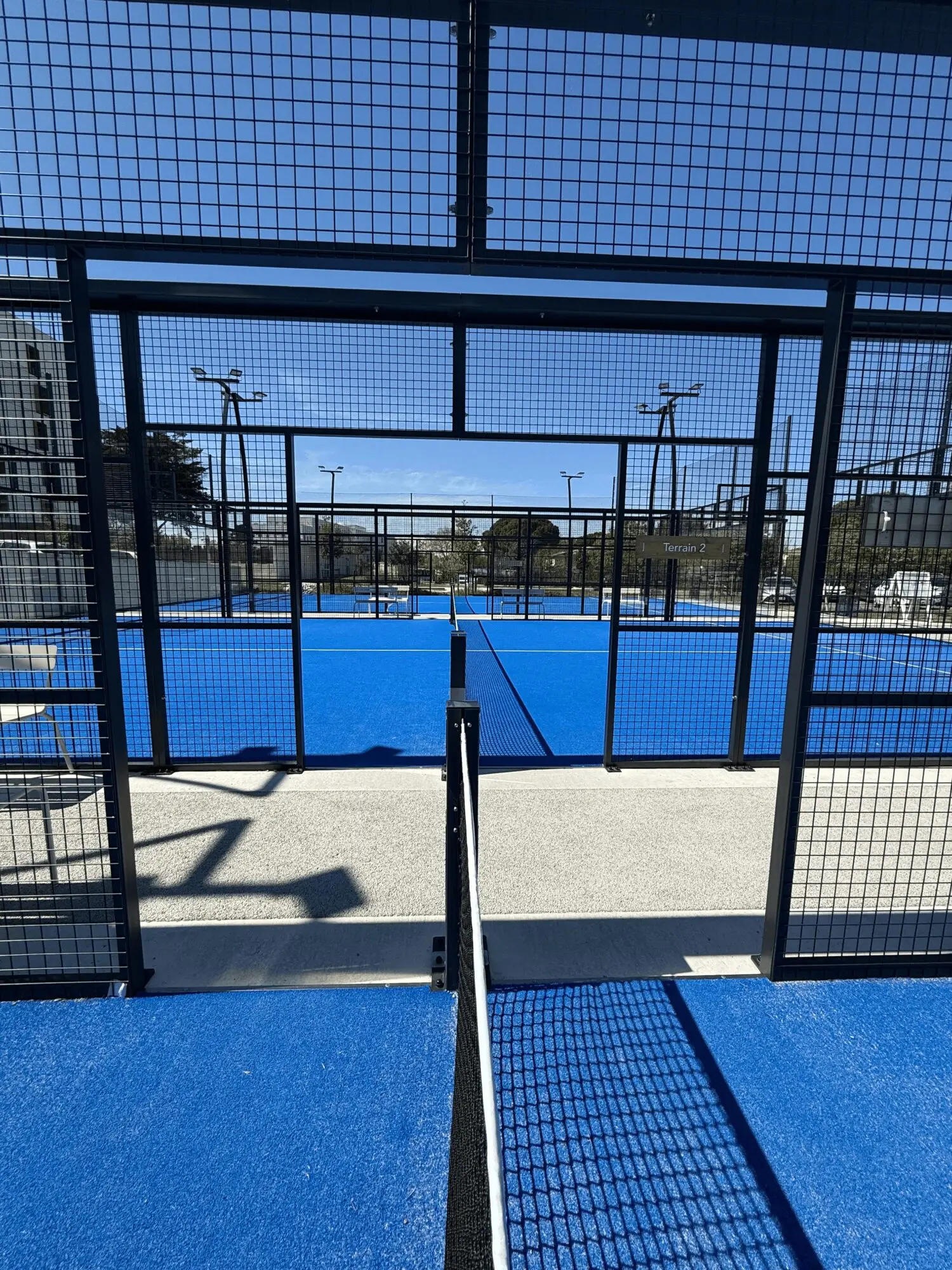 À Montpellier, l’ibis mise sur le padel avec une solution acoustique innovante