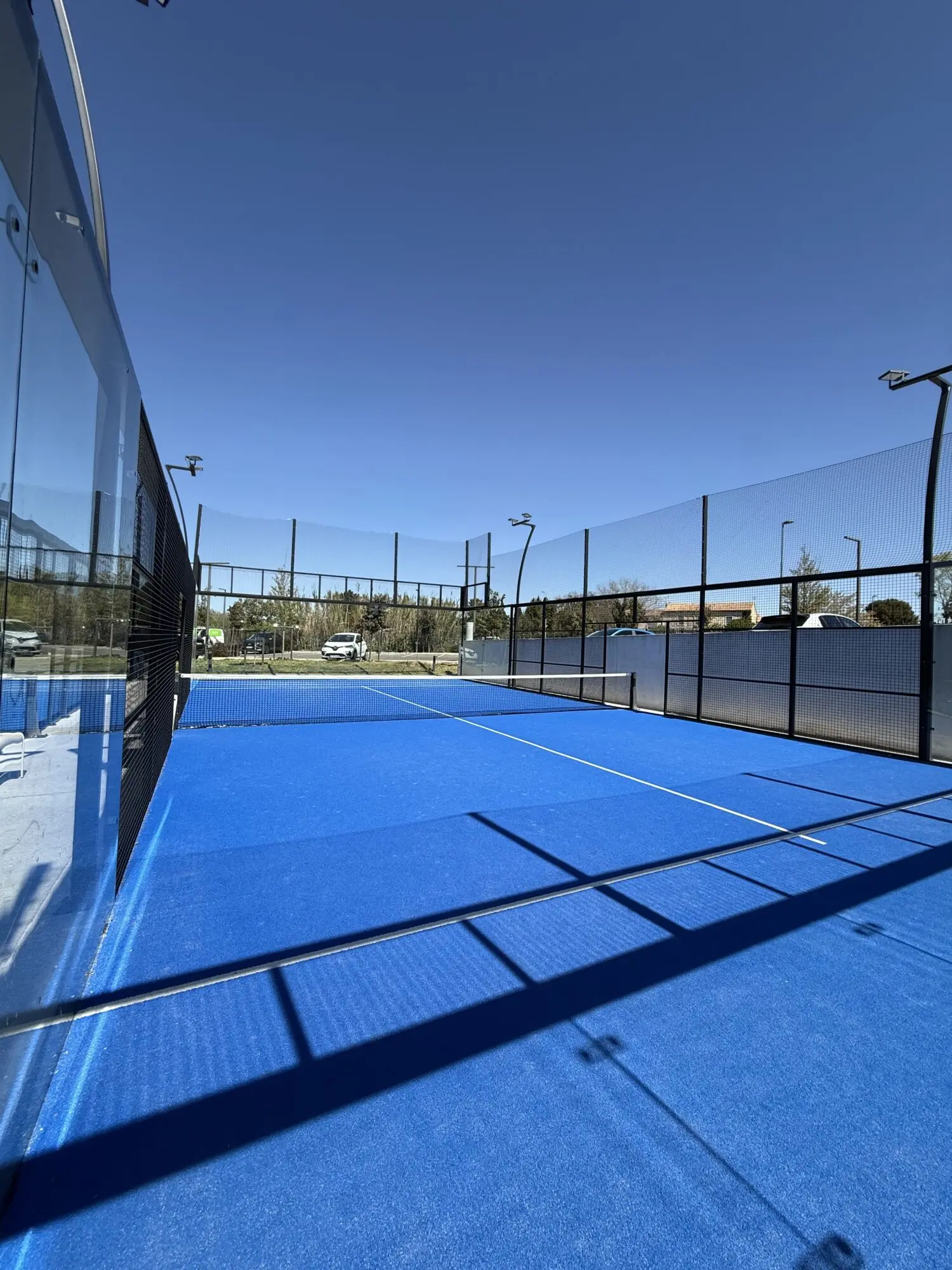 À Montpellier, l’ibis mise sur le padel avec une solution acoustique innovante