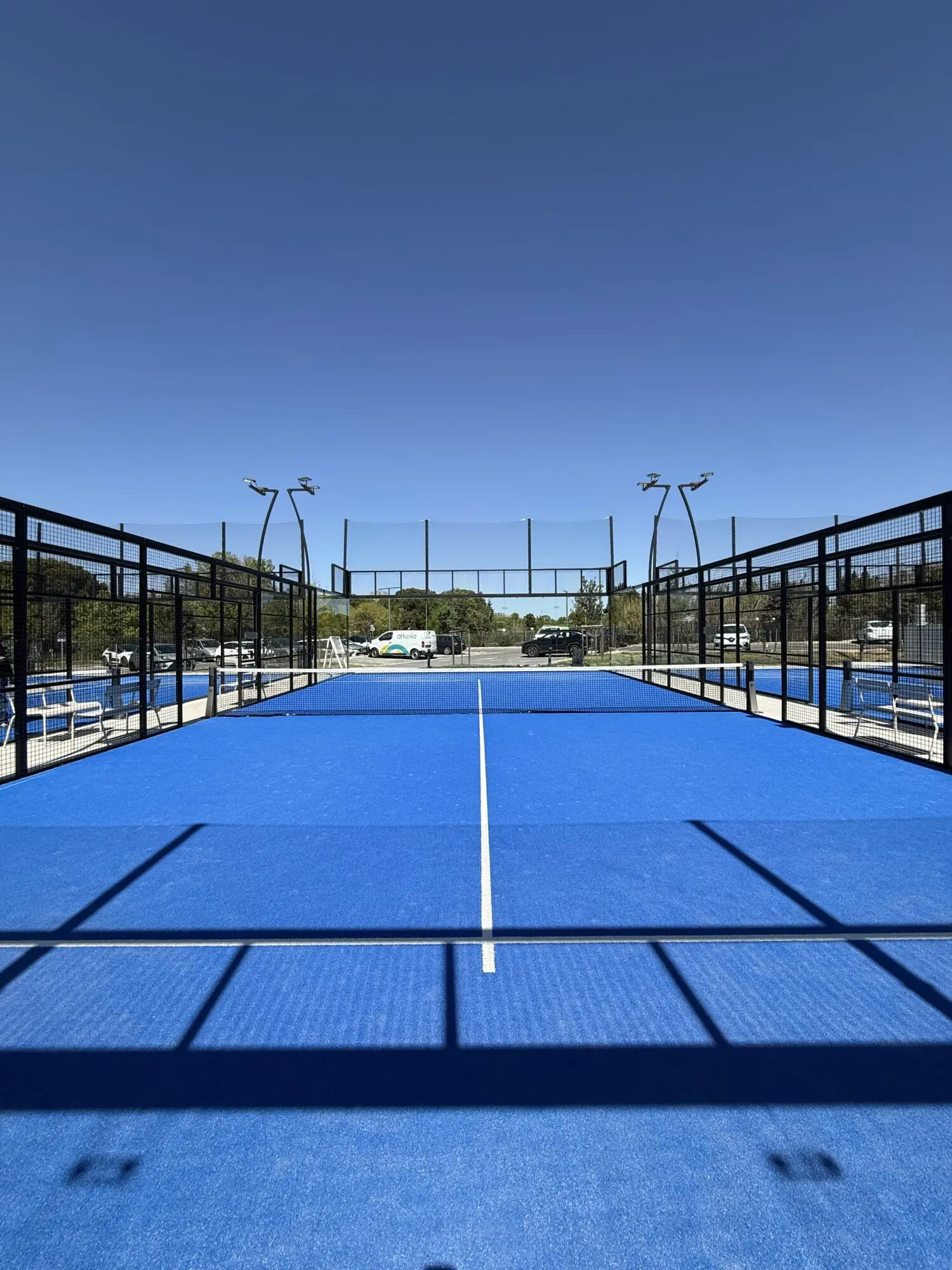 À Montpellier, l’ibis mise sur le padel avec une solution acoustique innovante