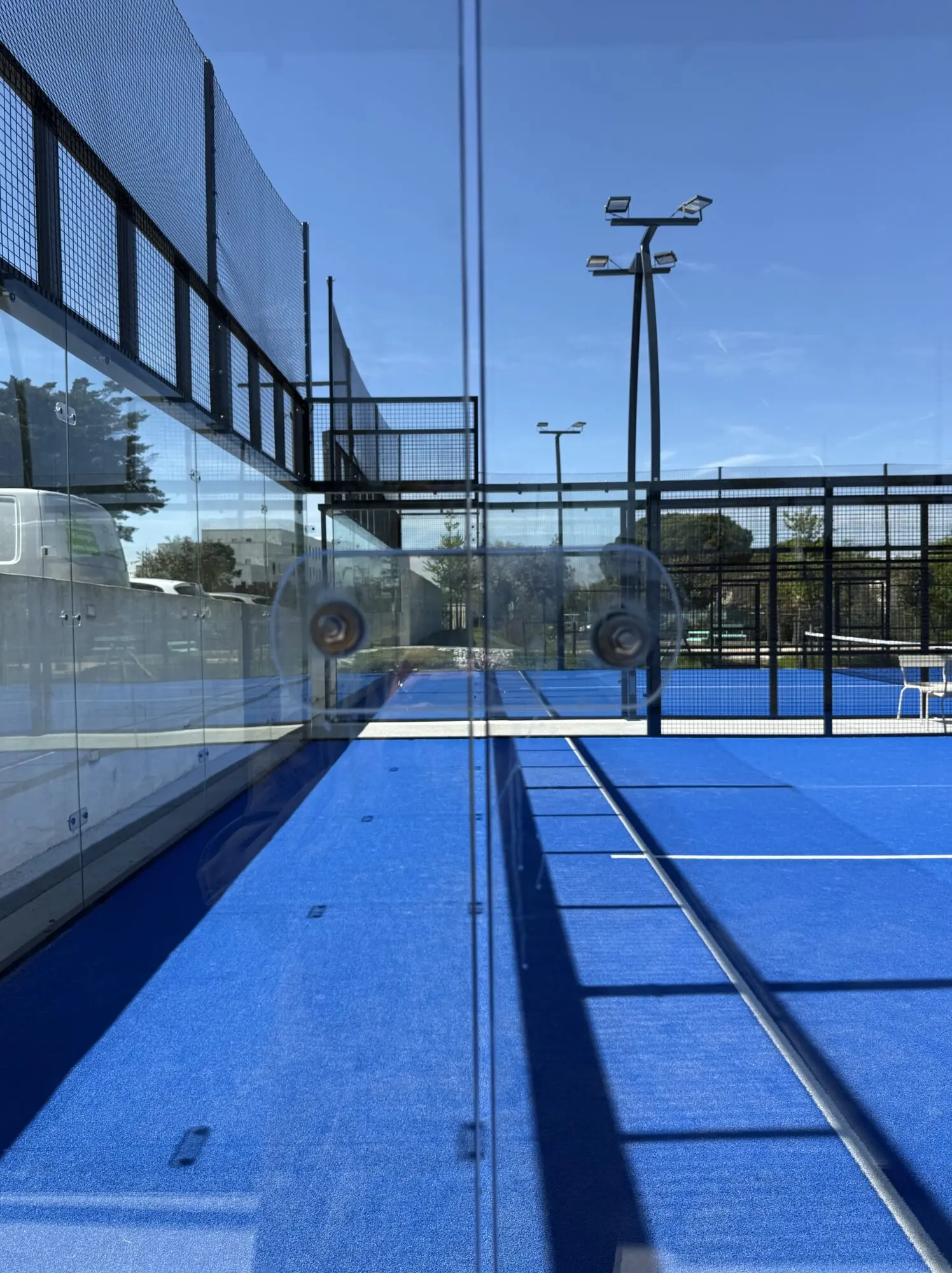 À Montpellier, l’ibis mise sur le padel avec une solution acoustique innovante