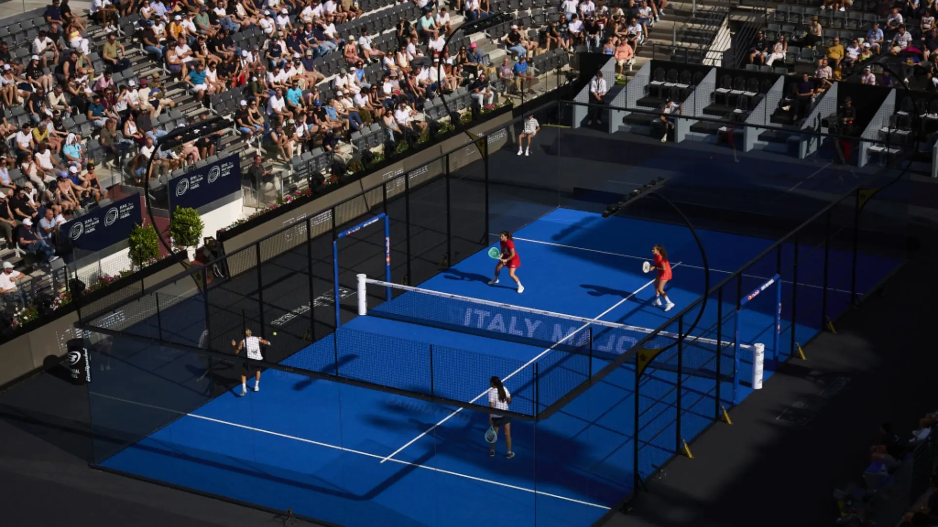 https://padelmagazine.fr/momo-gonzalez-et-lucas-campagnolo-continuent-leur-reve-a-rome-en-eliminant-paquito-di-nenno/