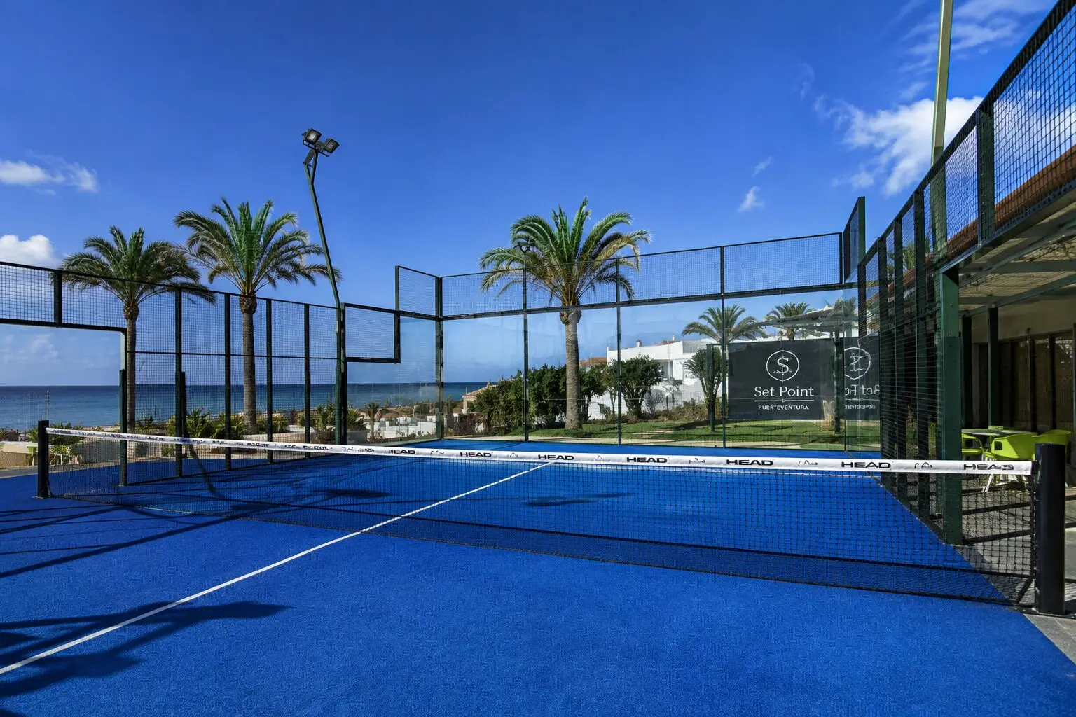 Où jouer au padel à Fuerteventura : le guide complet 2026 des clubs, tarifs et réservations