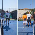 P1000 baillargues demies | Padel Magazine Five men stand on a blue paddle tennis court with paddles, posing for a photo beside the net (left panel).