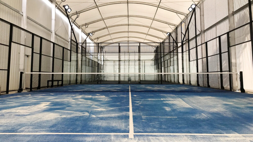 TPC Terrain Sous Serre | Padel Magazine Voici un des terrains sous serres au Toulouse Padel Club