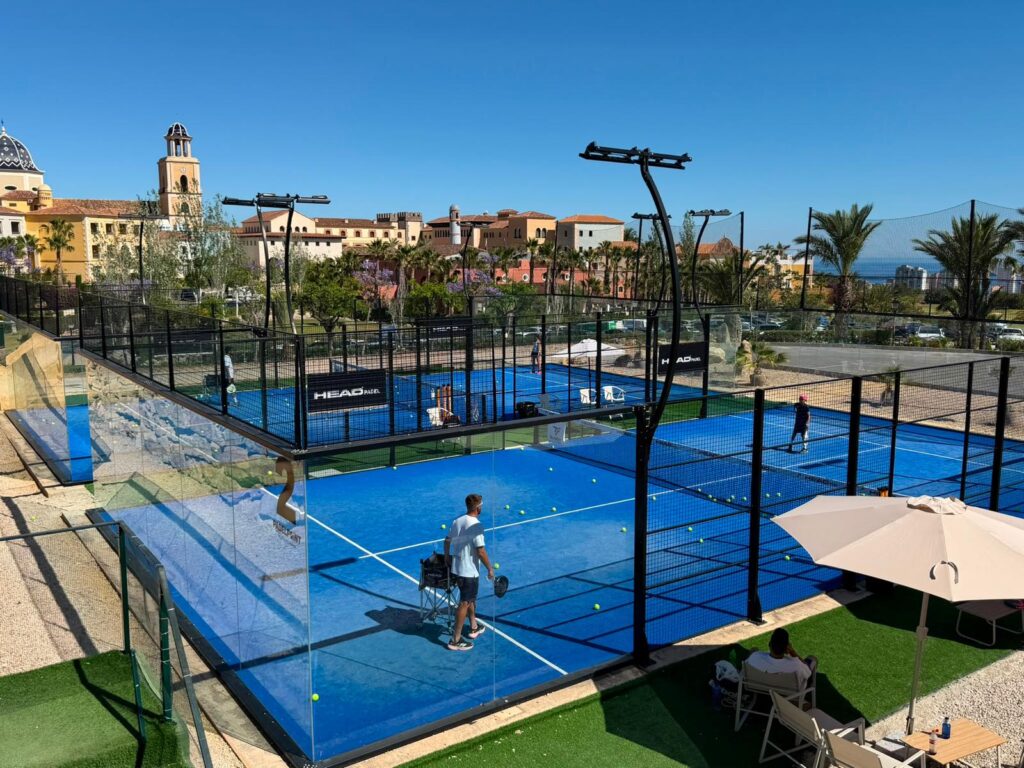 Benidorm, la nouvelle destination espagnole qui séduit les passionnés de padel | Padel Magazine Benidorm, la nouvelle destination espagnole qui séduit les passionnés de padel