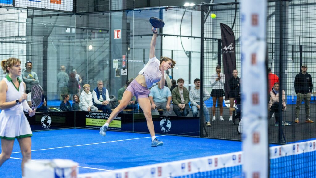 De kiné à joueuse de padel à 100 % : Clara Mansart change de vie et lance son pari dès le Fip Brone Marnes II