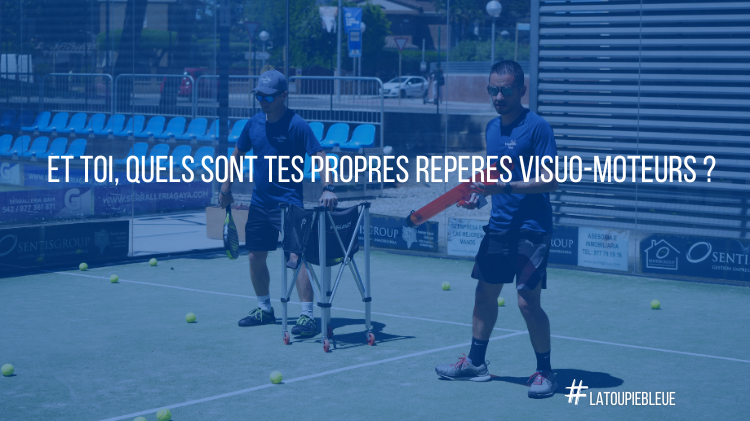 Two men on a tennis court with training equipment, blue overlay text about visual-motor cues and the hashtag #LATOUPIBLEUE.