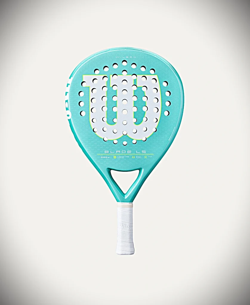 Racchetta da padel turchese con superficie di battuta perforata e impugnatura bianca, con un grande logo a forma di U al centro.