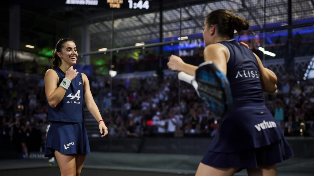 Martina Calvo infrange un record storico: a 18 anni diventa la giocatrice più giovane a vincere un torneo di padel professionistico | Padel Magazine Martina Calvo infrange un record storico: a 18 anni, diventa la giocatrice più giovane a vincere un torneo di padel professionistico.
