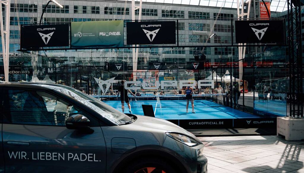 À Munich, le padel s’installe au cœur de l’aéroport : trois pistes et déjà 5 000 visiteurs | Padel Magazine À Munich, le padel s’installe au cœur de l’aéroport : trois pistes et déjà 5 000 visiteurs