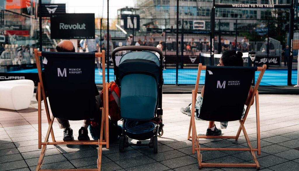 À Munich, le padel s’installe au cœur de l’aéroport : trois pistes et déjà 5 000 visiteurs | Padel Magazine À Munich, le padel s’installe au cœur de l’aéroport : trois pistes et déjà 5 000 visiteurs