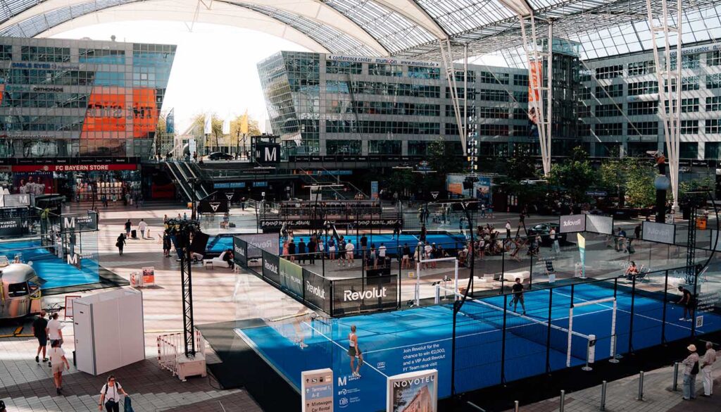 À Munich, le padel s’installe au cœur de l’aéroport : trois pistes et déjà 5 000 visiteurs | Padel Magazine À Munich, le padel s’installe au cœur de l’aéroport : trois pistes et déjà 5 000 visiteurs