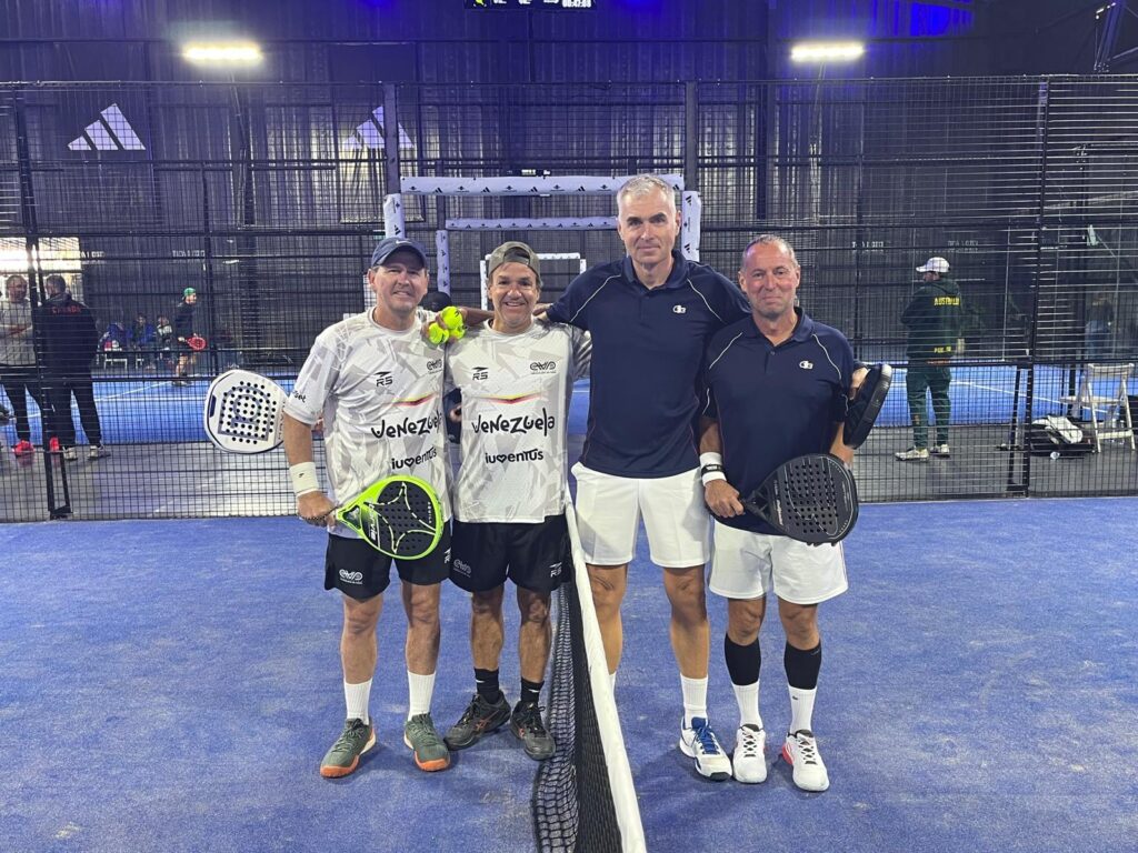 Mondiaux Seniors : les Bleus corrigent le Venezuela, deux premières places en jeu face à l’Australie et l’Allemagne | Padel Magazine Mondiaux Seniors : les Bleus corrigent le Venezuela, deux premières places en jeu face à l’Australie et l’Allemagne