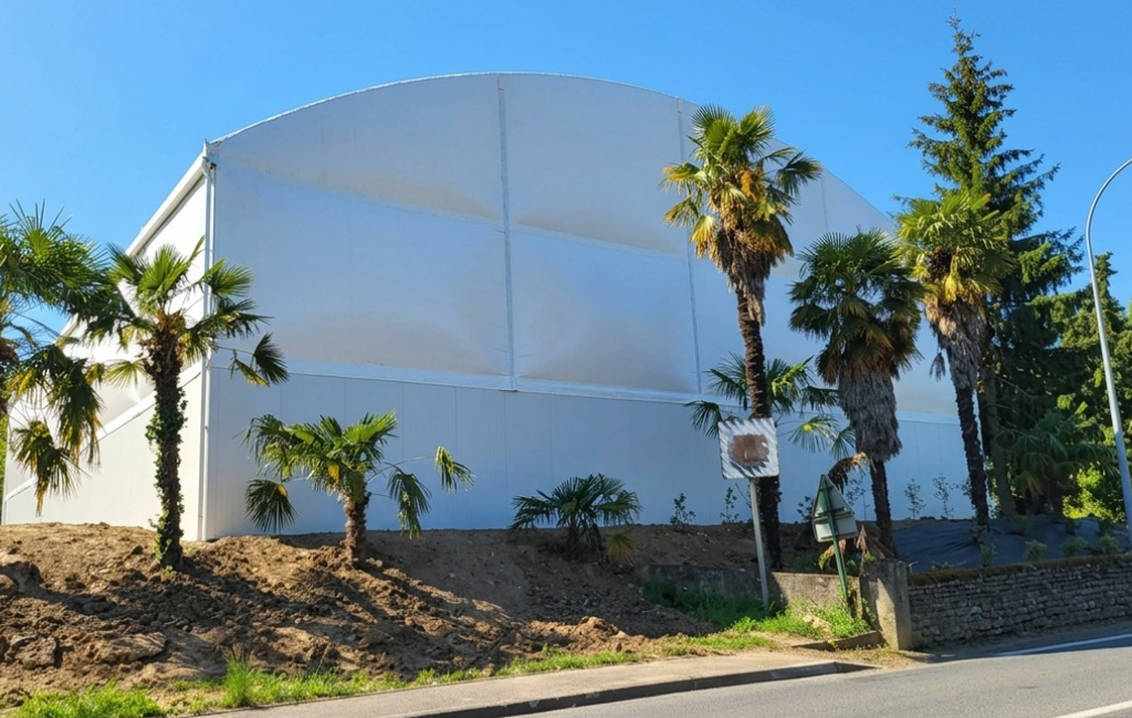 À vendre : un complexe de padel couvert complet avec deux pistes pour 195 000 € HT