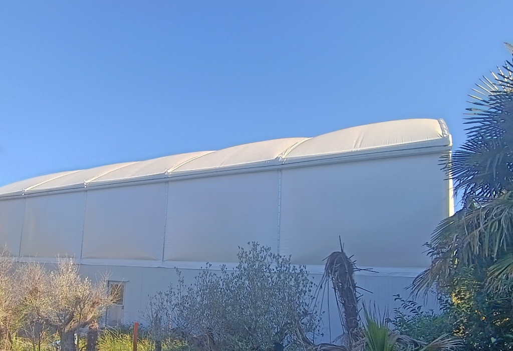 À vendre : un complexe de padel couvert complet avec deux pistes pour 195 000 € HT