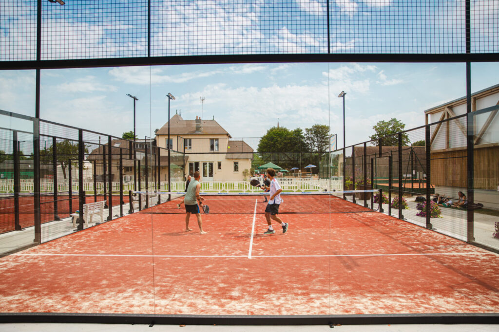 Il Garden Tennis Club di Cabourg prosegue il suo rinnovamento con tre nuovi campi e una scuola di padel.