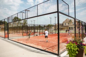 Der Garden Tennis Club von Cabourg setzt seine Modernisierung mit drei neuen Plätzen und einer Padelschule fort.
