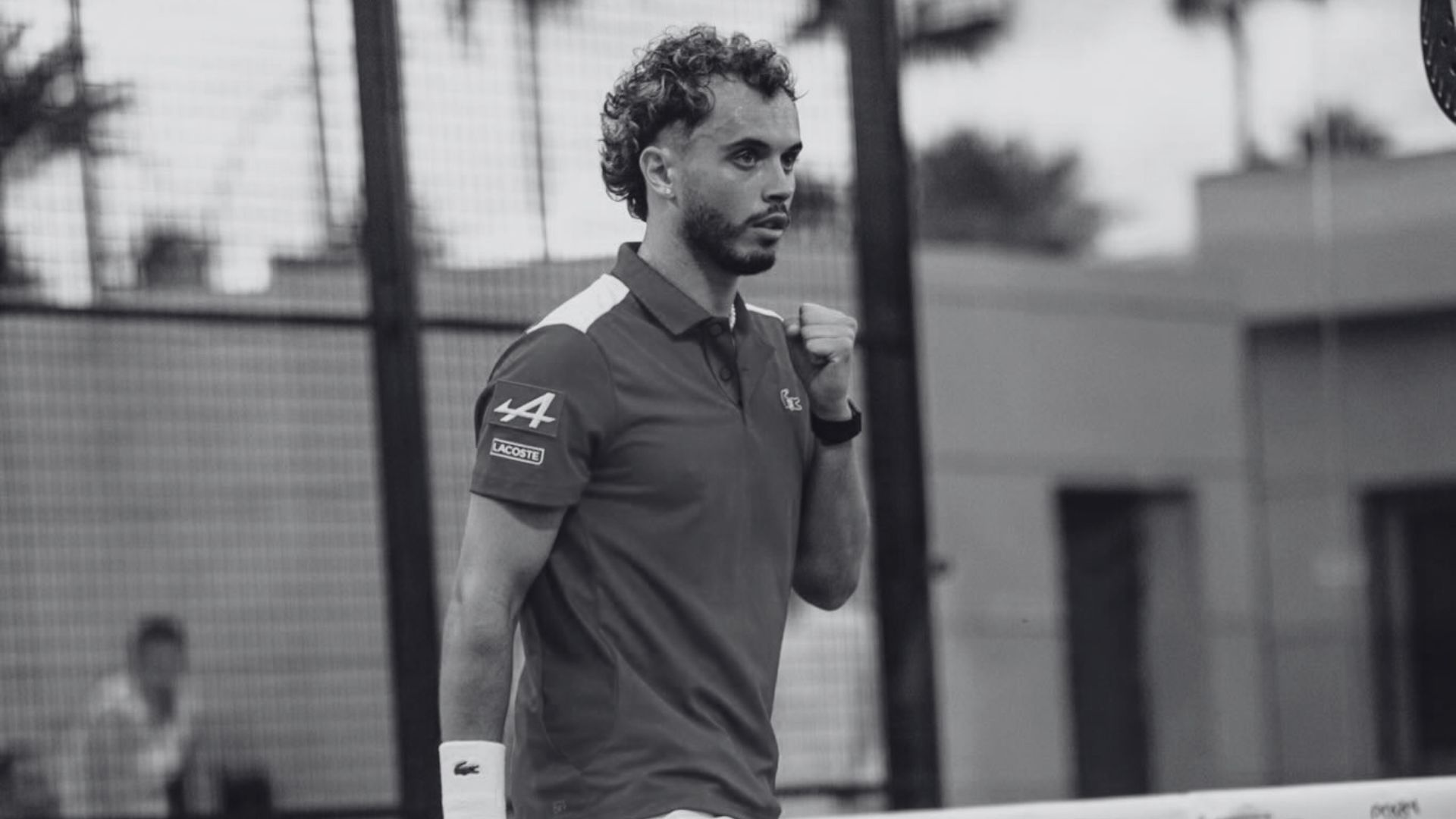 Manu Vives met un terme à sa saison une opération du poignet prévue après sa blessure aux championnats de France | Padel Magazine Manu Vives met un terme à sa saison : une opération du poignet prévue après sa blessure aux championnats de France