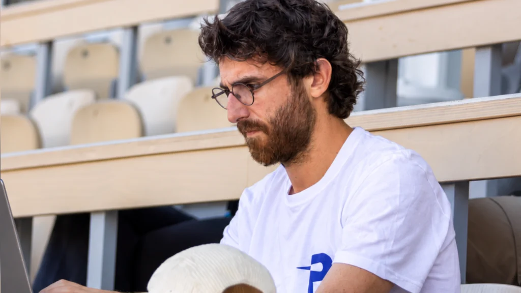 PISTA si propone di semplificare le partite amatoriali con un livello che si evolve con il progredire degli incontri. Padel Magazine PISTA si propone di semplificare le partite amatoriali con un livello che si evolve man mano che le partite procedono.